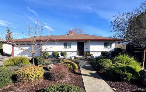 556 Stella Dr, Ukiah, CA 95482