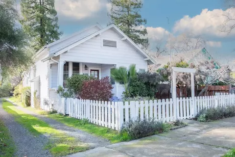 405 N Cloverdale Blvd, Cloverdale, CA 95425