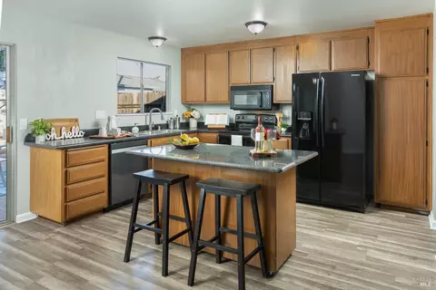 650 W H St, Dixon, CA 95620