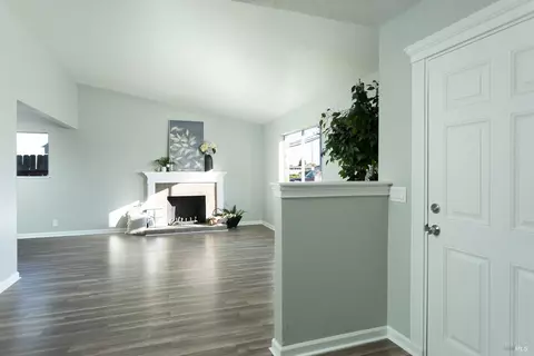 650 W H St, Dixon, CA 95620 photo 3