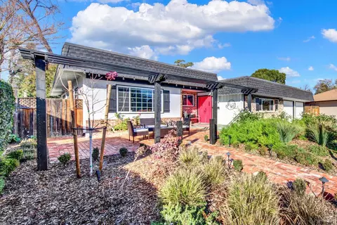 360 Magnolia Ave, Vacaville, CA 95688