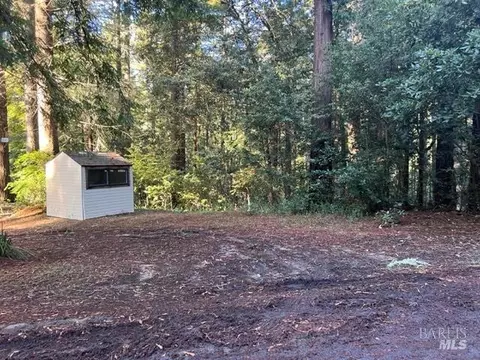 46260 Tickled Pink Dr, Gualala, CA 95445