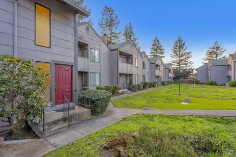 985 Copeland Creek Dr, Rohnert Park, CA 94928