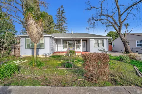 2276 Rowe Dr, Santa Rosa, CA 95403
