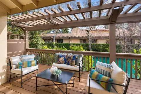 55 Fountain Grove Cir, Napa, CA 94558