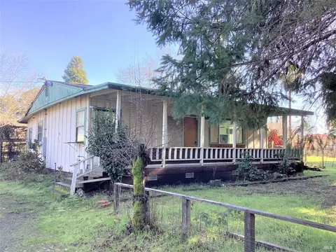 8031 Pinecrest Dr, Redwood Valley, CA 95470