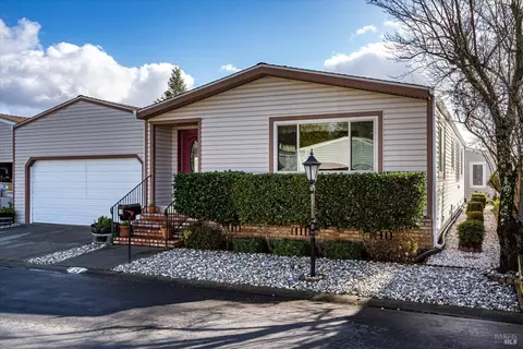 15 Falcon Crest Cir, Napa, CA 94558