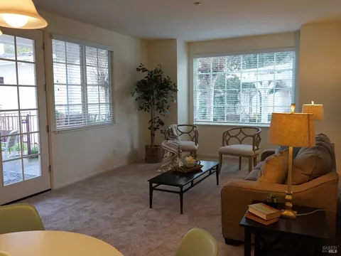 8 Oak Grove Dr #104, Novato, CA 94949