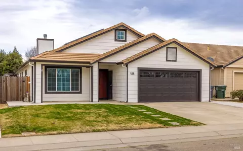 1830 Wilson Ct, Dixon, CA 95620