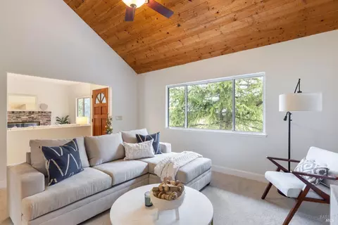 26 Everett Rd, Petaluma, CA 94952
