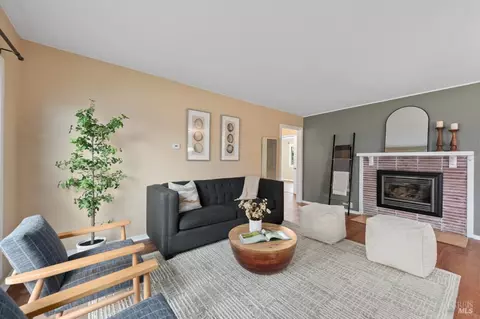 2628 Claremont Dr, Santa Rosa, CA 95405