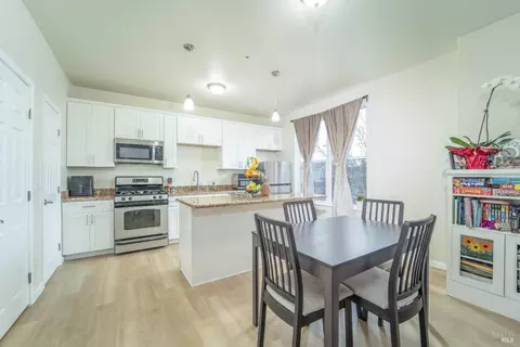 950 Campoy St #205, Santa Rosa, CA 95407