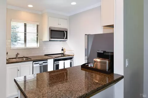 660-661 Cottage Dr, Napa, CA 94558 photo 3
