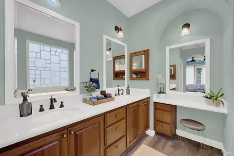 Bath - 5063 Staghorn Dr, Vallejo, CA 94591 photo 4 of 7