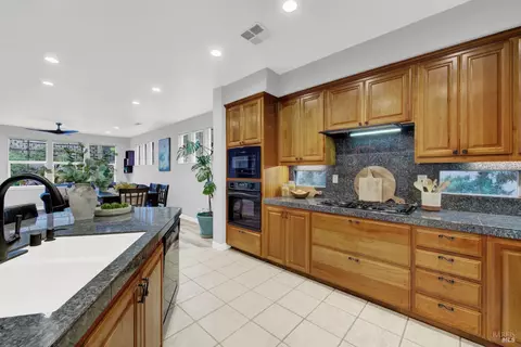 Kitchen - 5063 Staghorn Dr, Vallejo, CA 94591 photo 4 of 17