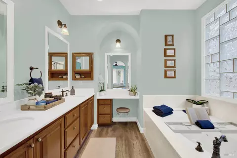 Bath - 5063 Staghorn Dr, Vallejo, CA 94591 photo 3 of 7