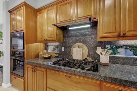 Kitchen - 5063 Staghorn Dr, Vallejo, CA 94591 photo 13 of 17