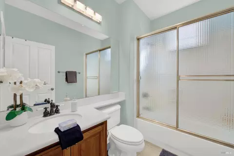 Bath - 5063 Staghorn Dr, Vallejo, CA 94591 photo 1 of 7