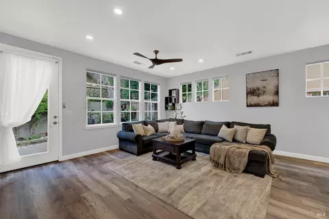 Living - 5063 Staghorn Dr, Vallejo, CA 94591 photo 2 of 7