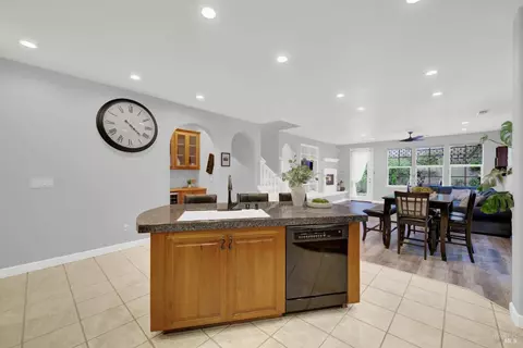 Kitchen - 5063 Staghorn Dr, Vallejo, CA 94591 photo 7 of 17