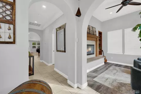 Entry Way - 5063 Staghorn Dr, Vallejo, CA 94591 photo 2 of 4