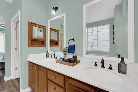 Bath - 5063 Staghorn Dr, Vallejo, CA 94591 photo 5 of 7