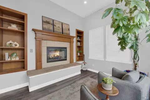 Living - 5063 Staghorn Dr, Vallejo, CA 94591 photo 3 of 7