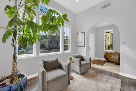 Living - 5063 Staghorn Dr, Vallejo, CA 94591 photo 5 of 7