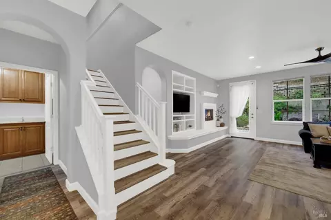 Entry Way - 5063 Staghorn Dr, Vallejo, CA 94591 photo 1 of 4