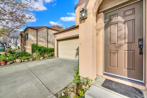 Exterior - 5063 Staghorn Dr, Vallejo, CA 94591 photo 5 of 34