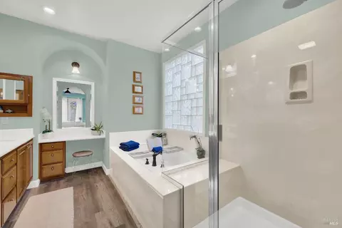 Bath - 5063 Staghorn Dr, Vallejo, CA 94591 photo 2 of 7