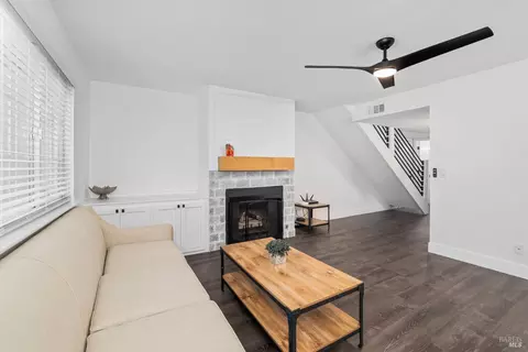 101 Fairoaks Dr, Vacaville, CA 95688