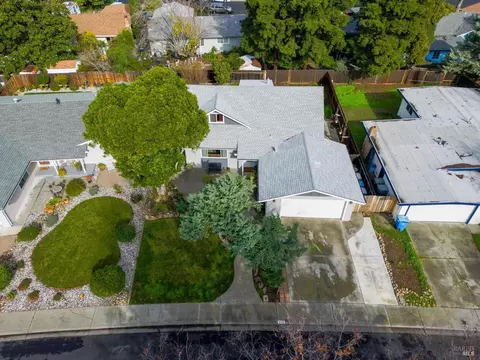261 Cascade Dr, Vacaville, CA 95687 photo 3