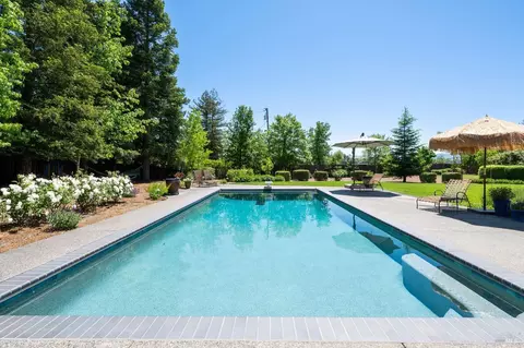 872 Dragonfly Ln, Healdsburg, CA 95448