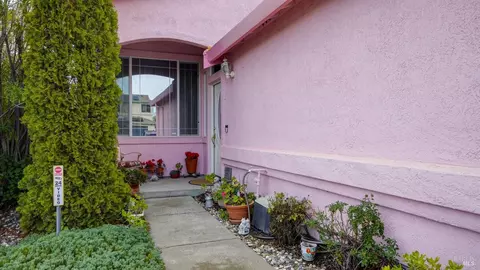 552 Edenderry Dr, Vacaville, CA 95688 photo 3