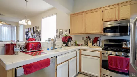 552 Edenderry Dr, Vacaville, CA 95688 photo 7