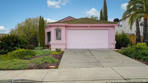 552 Edenderry Dr, Vacaville, CA 95688 photo 2
