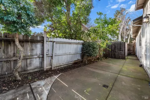 593 Ridgewood Dr, Vacaville, CA 95688 photo 54