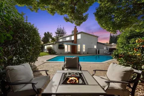 593 Ridgewood Dr, Vacaville, CA 95688 photo 2