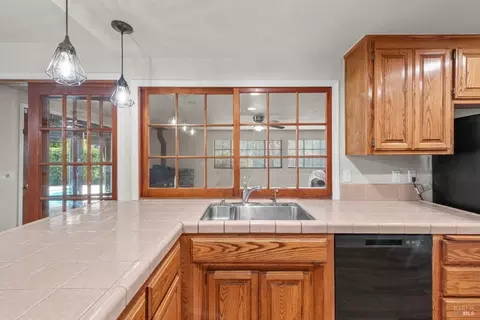 593 Ridgewood Dr, Vacaville, CA 95688 photo 17