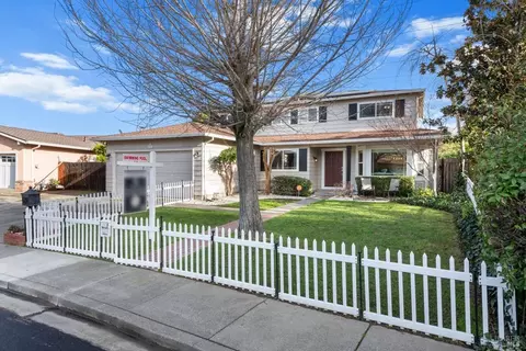 593 Ridgewood Dr, Vacaville, CA 95688 photo 4