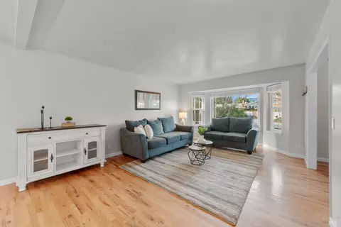 593 Ridgewood Dr, Vacaville, CA 95688 photo 9