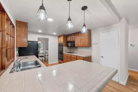 593 Ridgewood Dr, Vacaville, CA 95688 photo 14