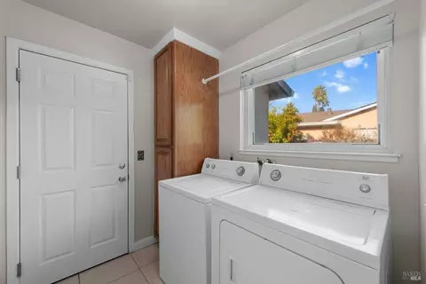 593 Ridgewood Dr, Vacaville, CA 95688 photo 22