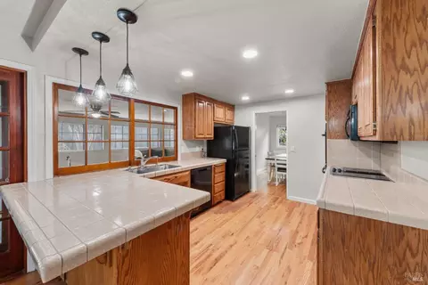 593 Ridgewood Dr, Vacaville, CA 95688 photo 13