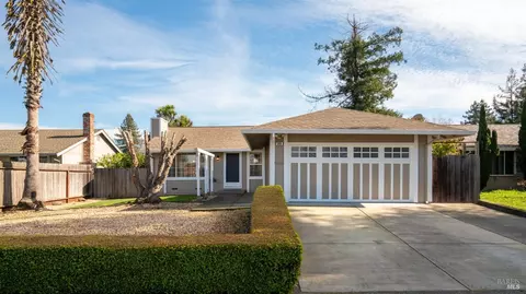 548 Lorraine Ct S, Rohnert Park, CA 94928