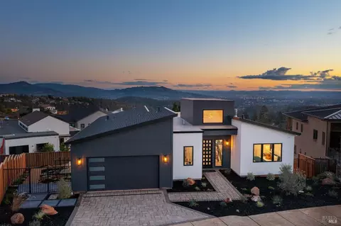 2148 Wedgewood Way, Santa Rosa, CA 95404