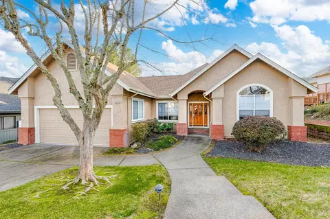 6368 Meadowridge Dr, Santa Rosa, CA 95409