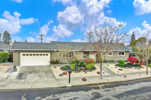 1083 Dellbrook Dr, Napa, CA 94558