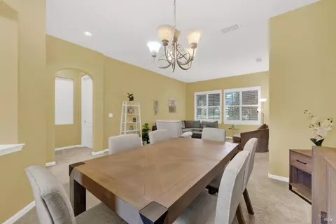 Dining - 1821 Landmark Dr, Vallejo, CA 94591 photo 2 of 8